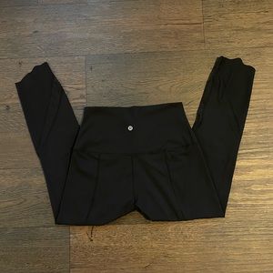 Lululemon Wunder Under Scallop 23” Black Leggings Size 4 LIKE NEW